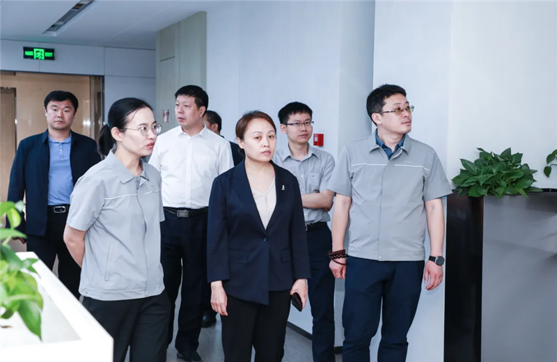 2023年5月15日，河北建材职业技术学院党委书记张明莉一行到Ebpay北京集团进行校企合作交流。